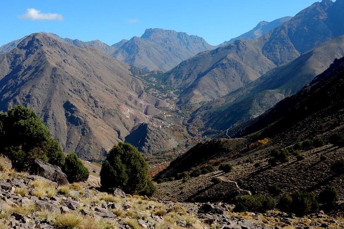 5 Day Combination Atlas Mountains & Sahara Desert Tour With Camel Trek - Group Size and Guide