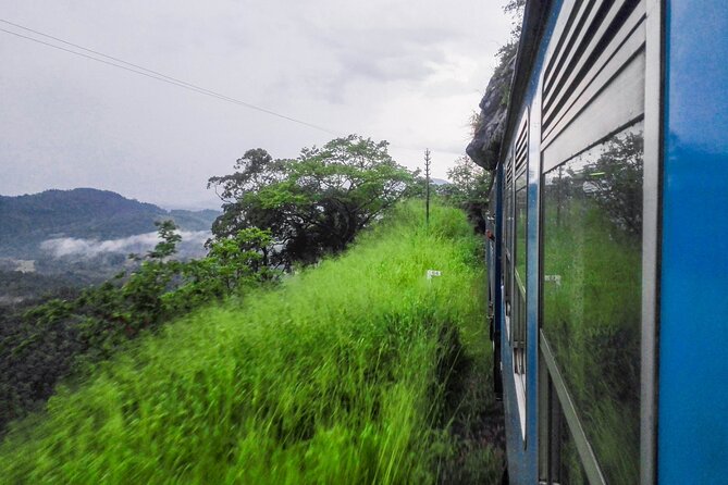 Badulla to Kandy Train Ride on (Train No: 1006 Podi Menike)