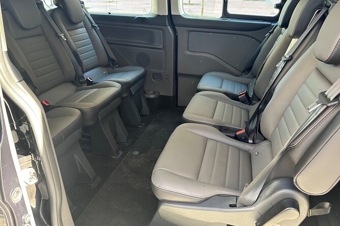 Barcelona Airport Private Arrival Transfer - Vehicle and Amenities