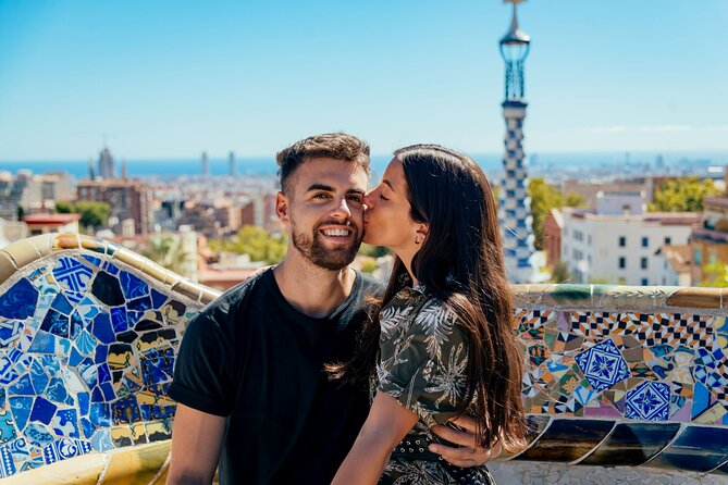 Barcelona: Professional Photoshoot at Park Güell - Photographer Identification