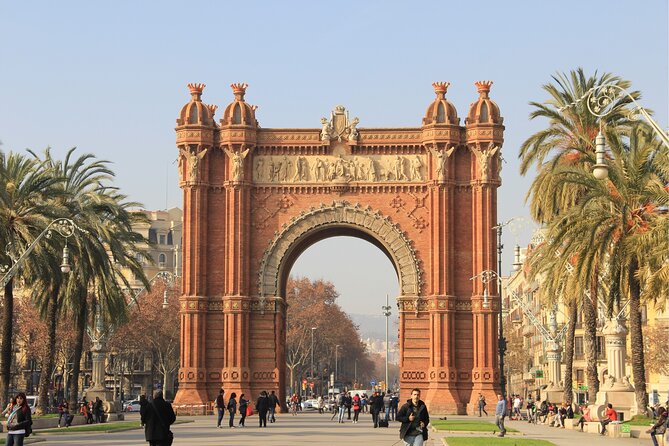 Barcelona Scavenger Hunt and Best Landmarks Self-Guided Tour - Activity Expectations