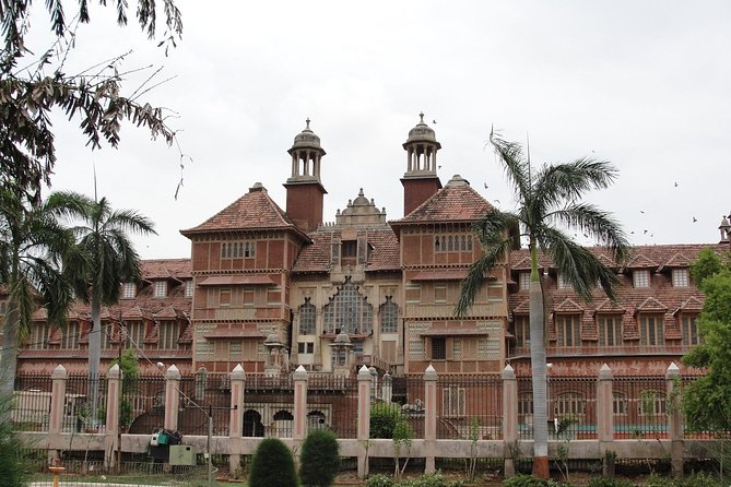 Baroda Museum and Champaner Archaeological Park Full Day Tour - Tour Inclusions and Exclusions