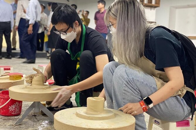 Day Tour Hanoi: Visit Bat Trang Ceramic & Le Mat Snake Village (Private Tour) - Le Mat Snake Village