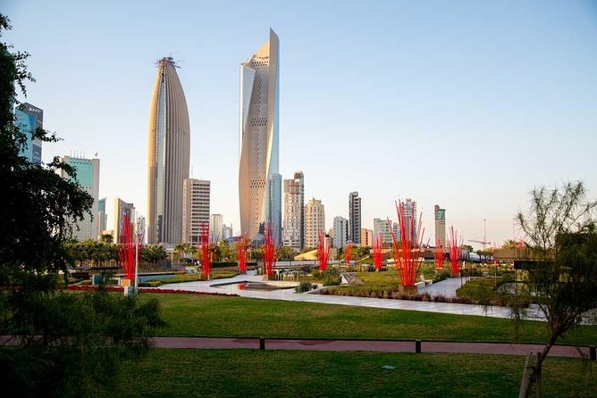 Departure Transfer: Kuwait to Kuwait Airport KWI in Luxury SUV - Meet & Greet Service
