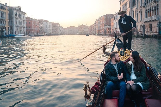 Gondola Ride With Violinist and Champagne - What to Expect
