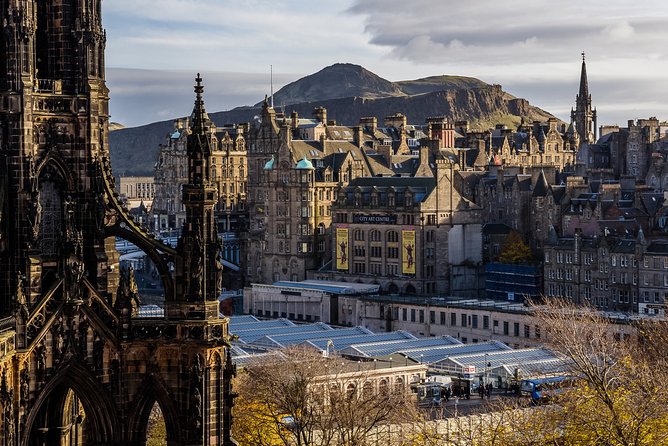 Grand Tour of Edinburgh With All of the Most Popular & Main Tourist Attractions - Old Town Exploration