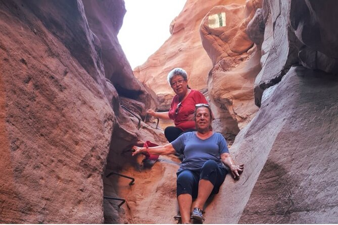 Half Day Private Guided Jeep Tour and Hiking at Red Canyon