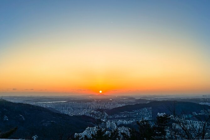 Half-Day: Seoul Mt. Inwangsan, Good Night Hike With Korean Meal - Fitness Level and Group Size