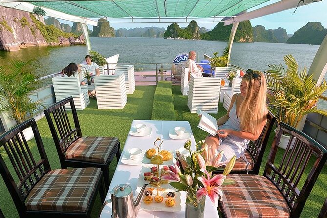 Halong Deluxe Day Tour Small Group on Boat Transfer by Limousine - Group Size and Activities