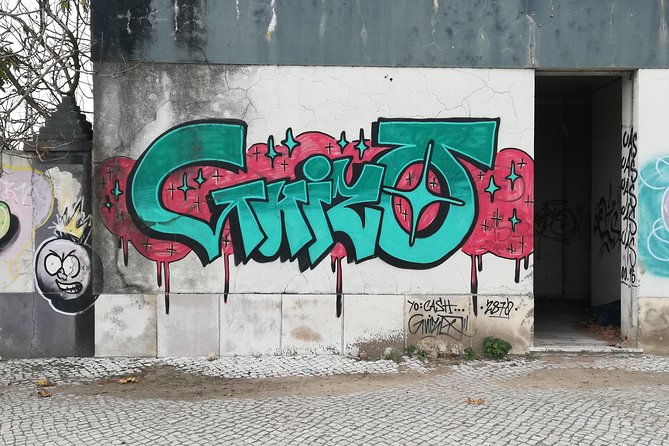 Lisbon Bay Private Street Art Tour - Accessibility Information