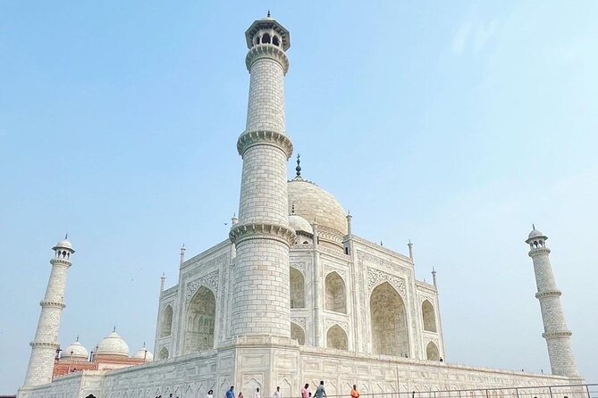 Luxury Taj Mahal Tour From Delhi by the Fastest Train of India - Meal and Transportation