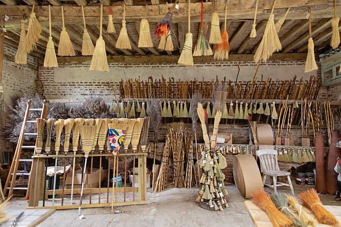 Make Your Own Keyboard Brush Workshop in France - Accessibility Information