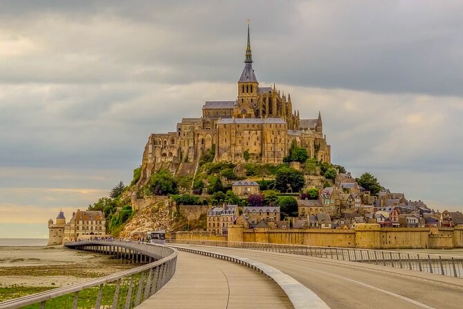 Mont Saint Michel Private VIP Tour From CDG Airport Pick up - Pickup Process