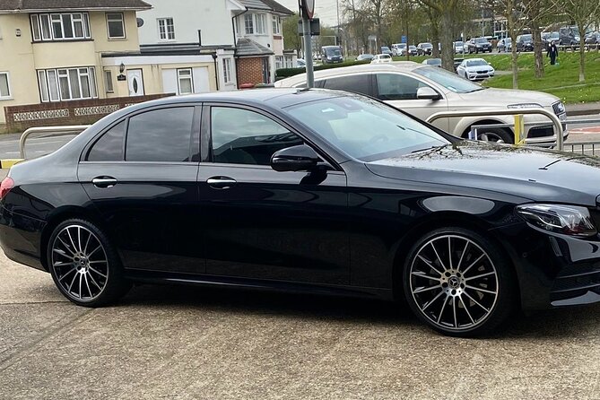 Oxford City Center Private Chauffeur Services To London Gatwick - Meeting and Pickup