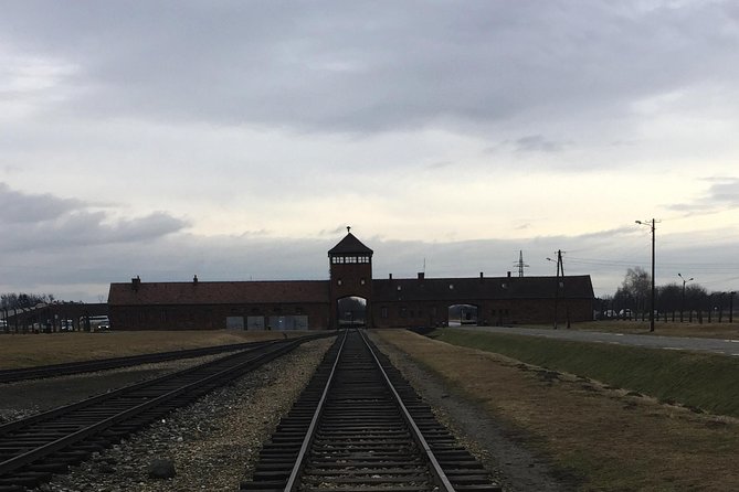 Private 8 Day Memorial Tour: Follow Anne Frank From Amsterdam to Auschwitz - Lunch and Dinner