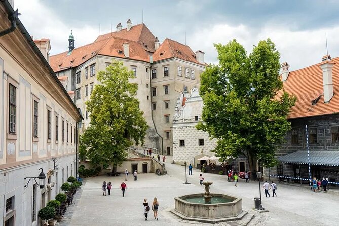 Private Tour From Cesky Krumlov to Prague With a Guided Tour at the Budweiser Brewery - Brewery Experience