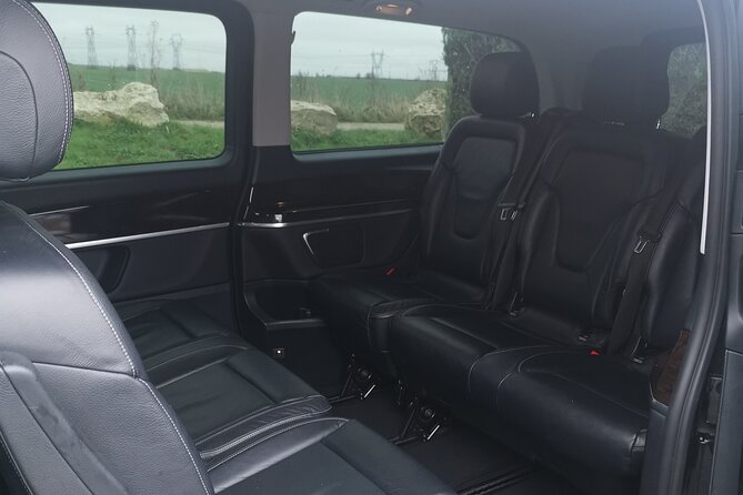 Private Transfer Between Charles De Gaulle Airport and Paris by Van - Vehicle Features