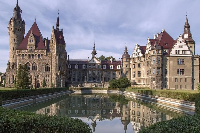 Private Transfer From Krakow to Berlin With 2 Hours for Sightseeing - Driver/Guide Qualifications