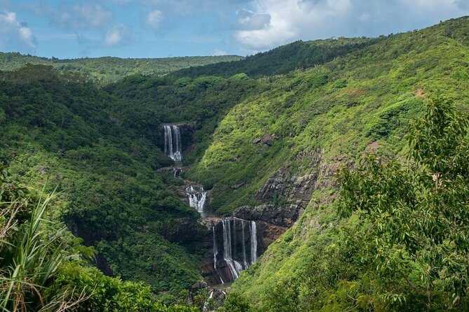 Waterfalls Tour in Mauritius With Private SUV Car and Lunch - Directions and Communication
