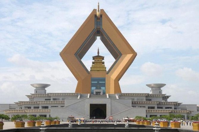 Xian West Route Private Tour: Famen Temple and Qianling Mausoleum - Inclusions and Amenities