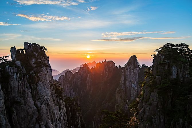 3-Day Mount Huangshan Private Tour With Hongcun Village and Tunxi Old Street