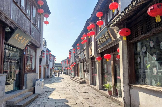A Classical Suzhou Garden and Silk Culture Tour From Shanghai - Local Cuisine Experience