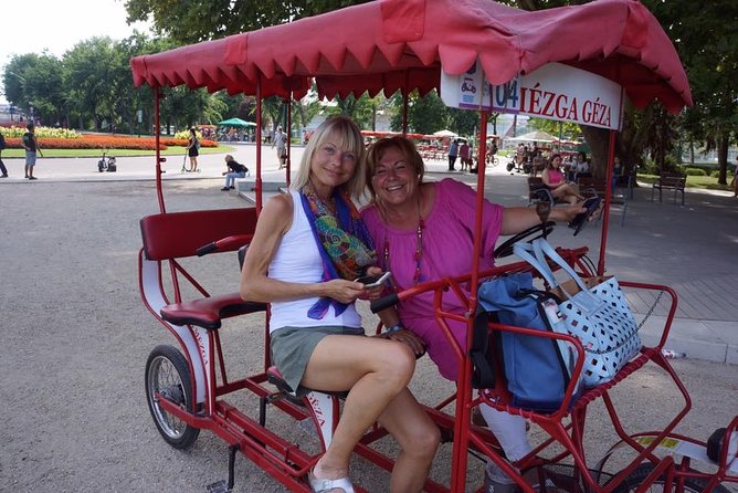Buda Castle Walking Tour and Daytime Danube Cruise, Margaret Island in Spanish - Availability