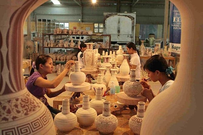 Day Tour Hanoi: Visit Bat Trang Ceramic & Le Mat Snake Village (Private Tour) - Bat Trang Ceramic Village