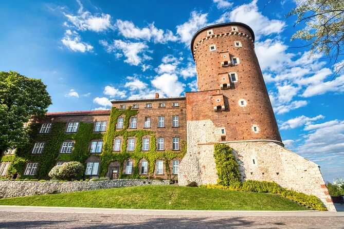 Fast Track Wawel Castle and Old Town Tour With Transfers - Frequently Asked Questions