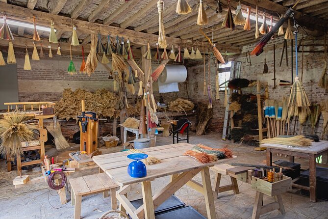 Make Your Own Keyboard Brush Workshop in France - Directions to Workshop