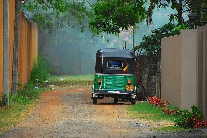 Morning Tour Of Chhatarpur Temples And Qutub Minar In Delhi With Tuk-Tuk Ride - Pickup Information