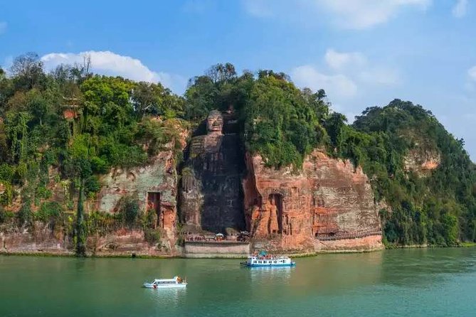 Private 2-Day Leshan Giant Buddha and Mt. Emei Tour From Beijing - Accommodations and Amenities