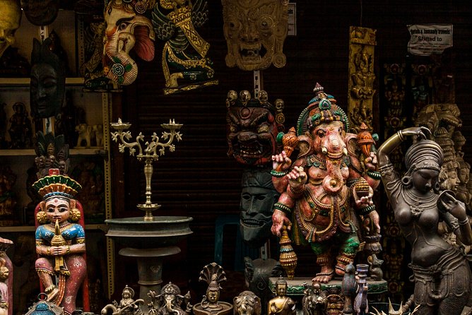 Private Guided Shopping Tour of Mumbai - Booking