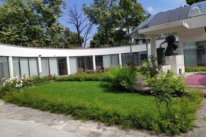 Self-Guided Tour in the Museum of Roses - Operating Hours