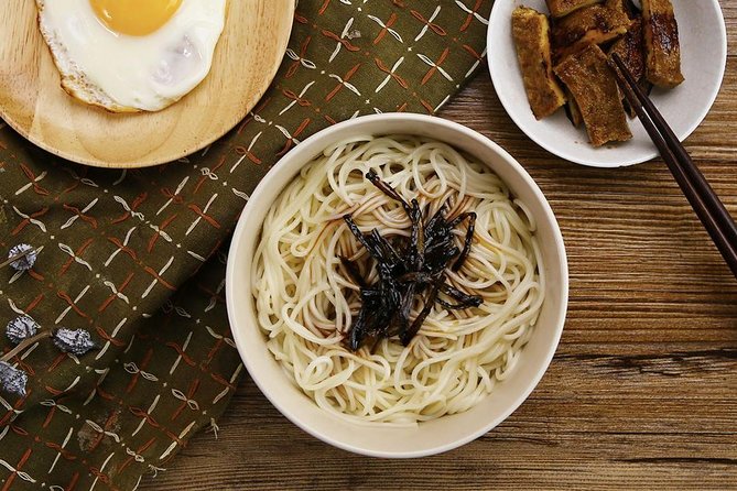 Sichuan Hot Pot Dinner With Shanghai Cuisine Tasting - Highlights