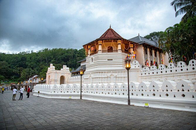 Six-Day Private Tour in Sri Lanka With 3-Star Hotel Stays and HB - Directions to Book