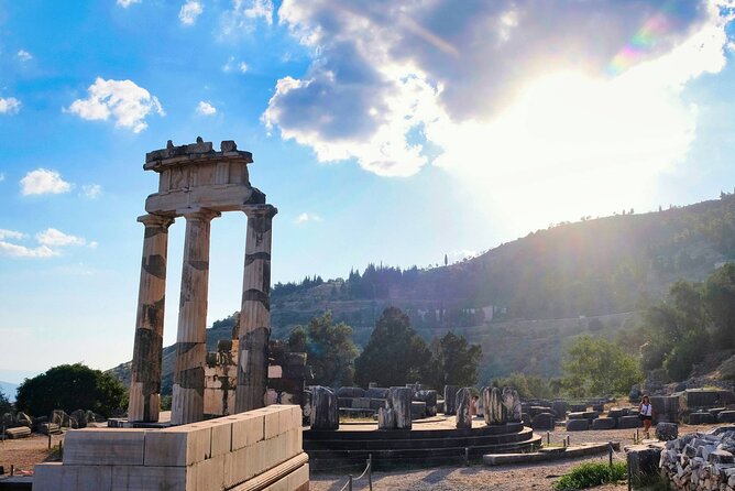 Small Group Tour in Delphi and Arachova - Arachova Village Visit