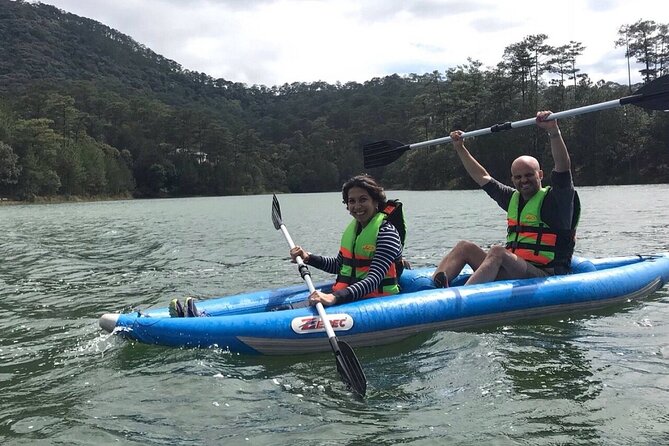 SUP or Kayak Tour With a Guide in Tuyen Lam Lake - Travel Tips and Skills Practice