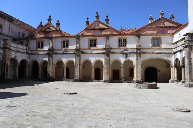 Tomar and Mafra Small Group Tour From Lisbon - Meeting Point Information