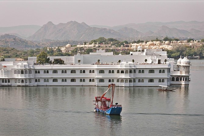 Udaipur to Vadodara The Regal Cities & Magnificent Monuments Tour - Pickup Logistics