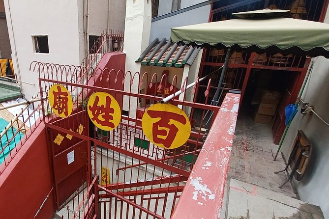 Walking Tour in Victoria City With Cha Chaan Teng Food Tasting - Directions and Navigation