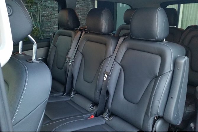 1-15pers Taxi/Bus Transfer Amsterdam Airport to Rotterdam Airport - Traveler Options