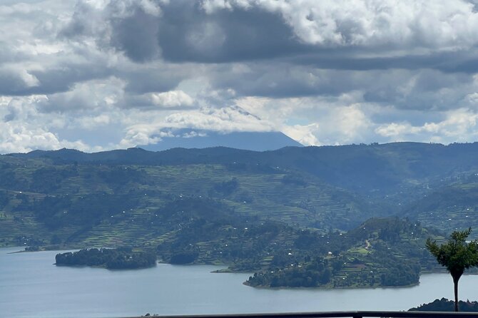 1 Day Lake Bunyonyi, Uganda – Kigali, Rwanda Trip