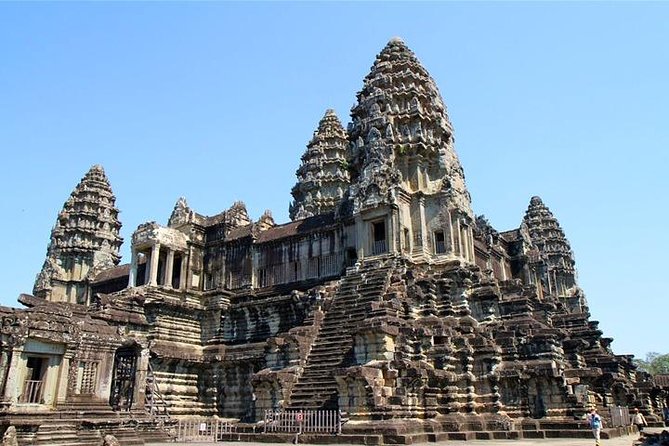3-Days Major Temples & Kulen Mount Waterfall - Day 1: Exploring Angkor Temples