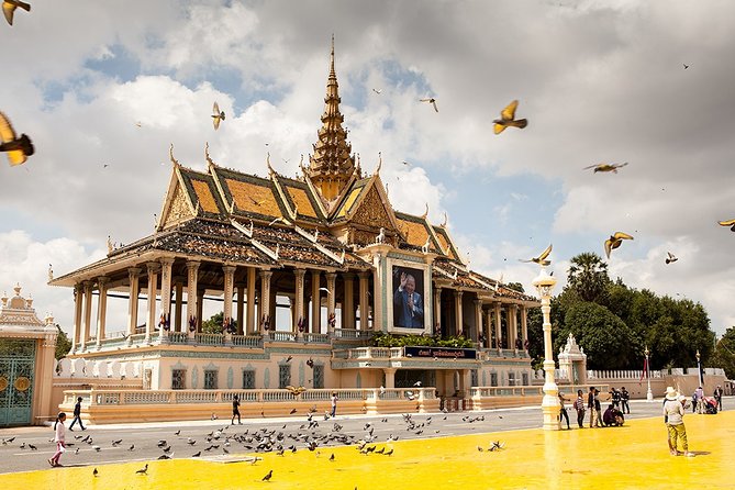 4-day Highlight of Phnom Penh Tonle Bati - Day 1: Arrival and City Tour