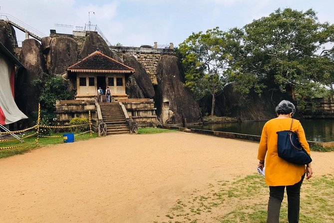 Aukana & Ancient Kingdom Anuradhapura Day Tour From Kandy - Booking and Cancellation Policy
