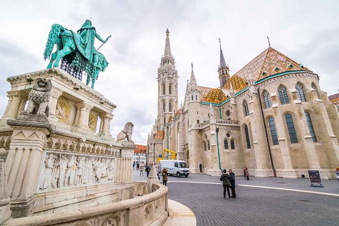 Buda Castle Walking Tour and Daytime Danube Cruise, Margaret Island in Spanish - Reservation Process
