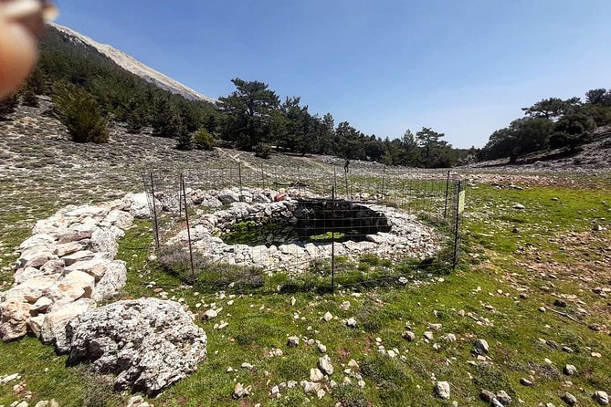 DRAKOLAKI CAVE Hike Adventure - Activity Details