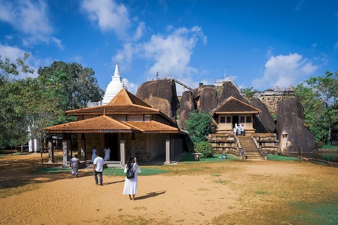 Explore the Gallery of Archeology 4 Day Tour - Group Size and Accommodation
