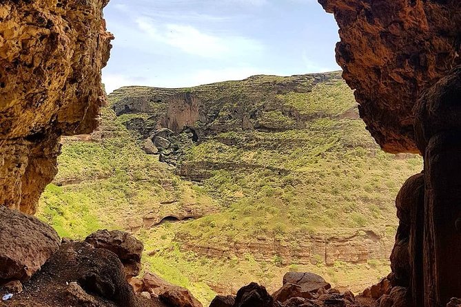 Full Day Private Guided Hiking Tour of Salalah Teeq Cave